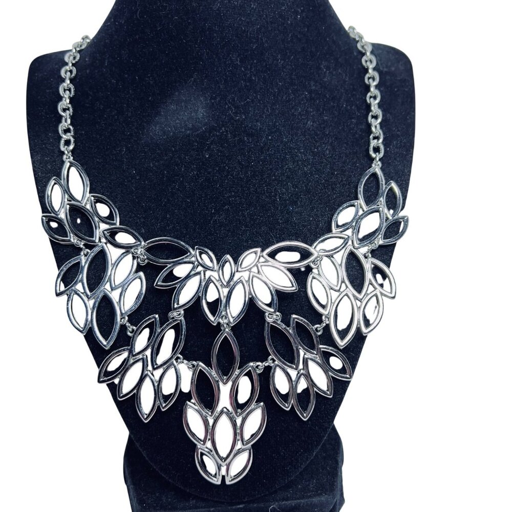 Vintage Nicole Miller Silver Tone Open Work Leaf Bib Necklace (5532)